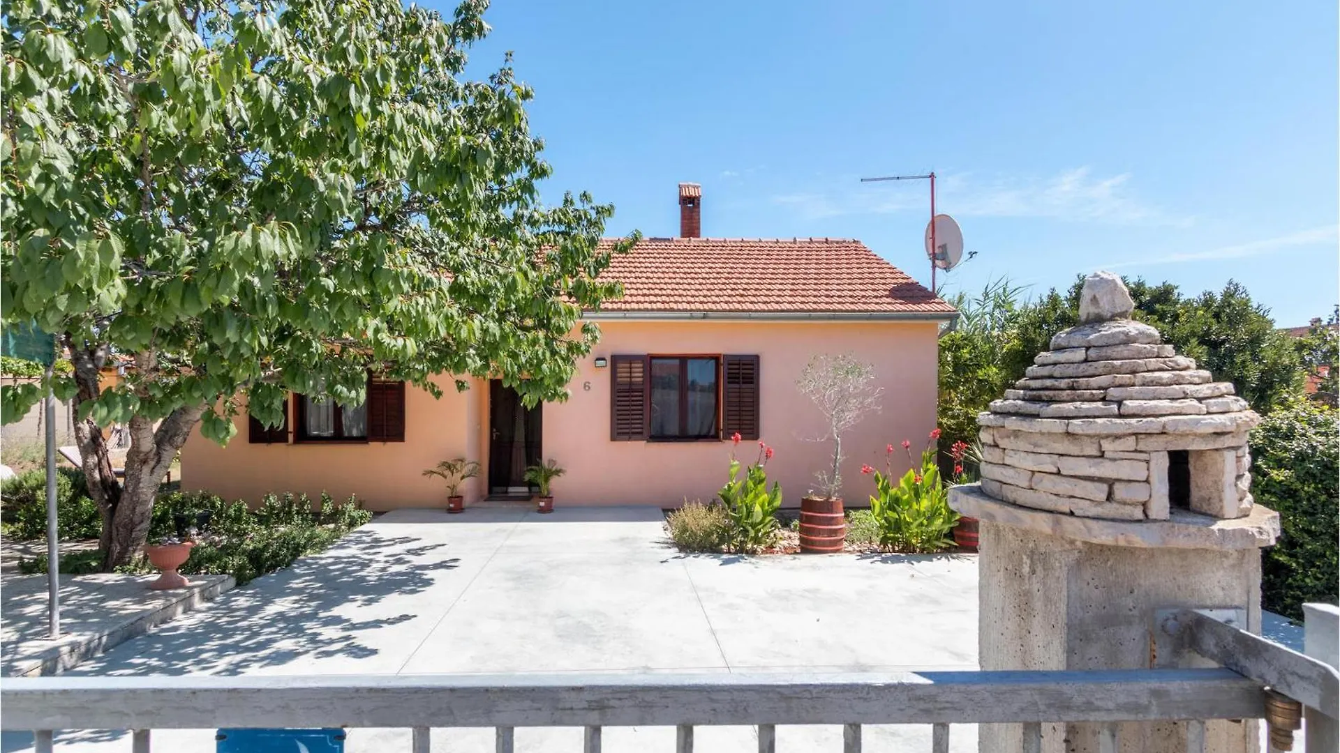 2 Bedroom Beautiful Home In Sikici Pula