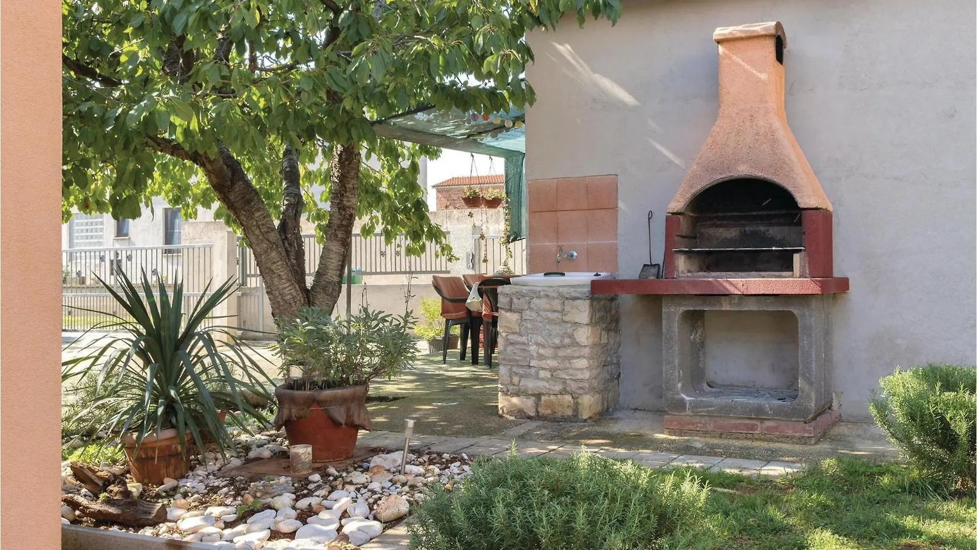 2 Bedroom Beautiful Home In Sikici Pula Croatia