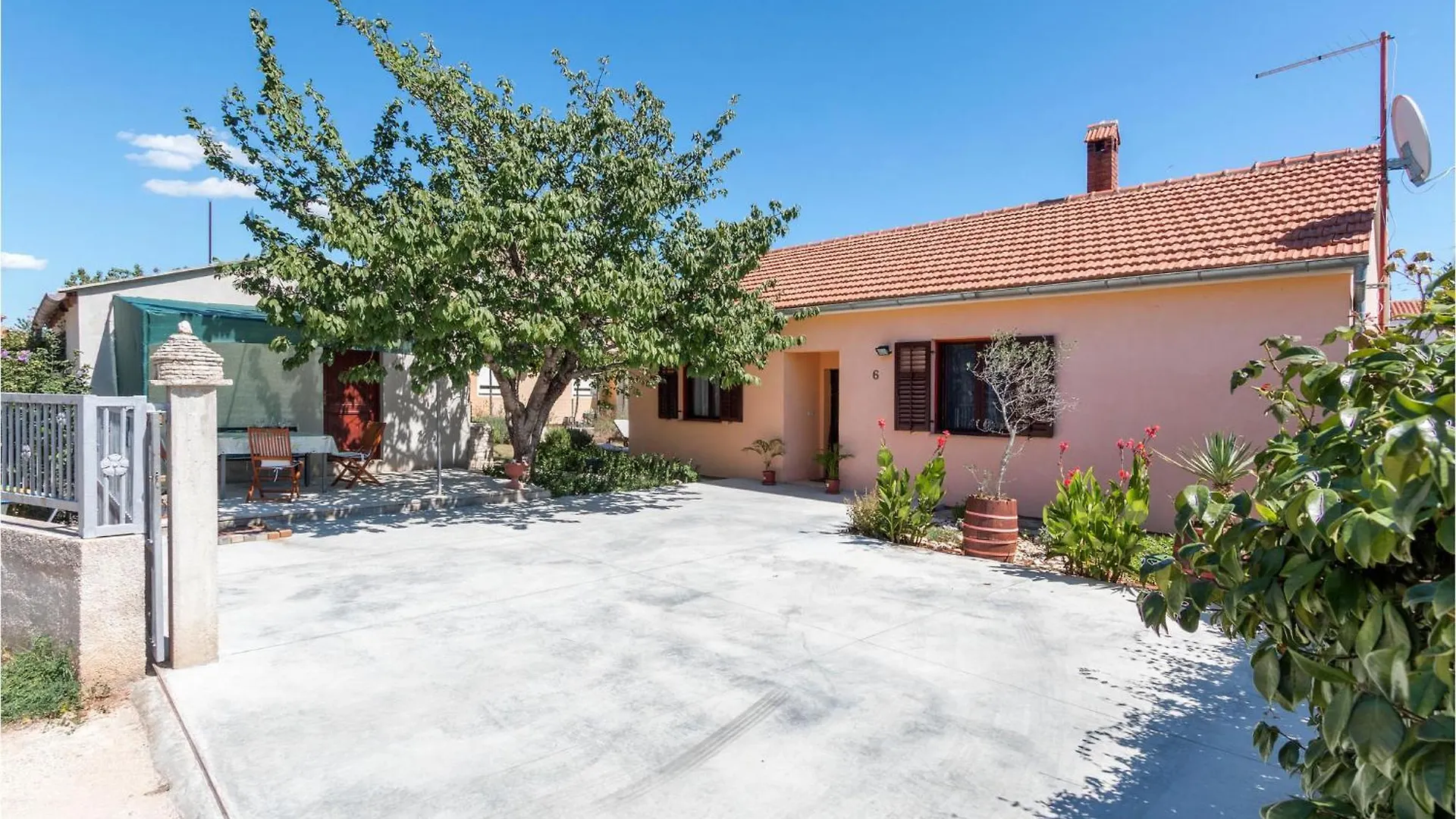 2 Bedroom Beautiful Home In Sikici Pula 0*,  Croatia