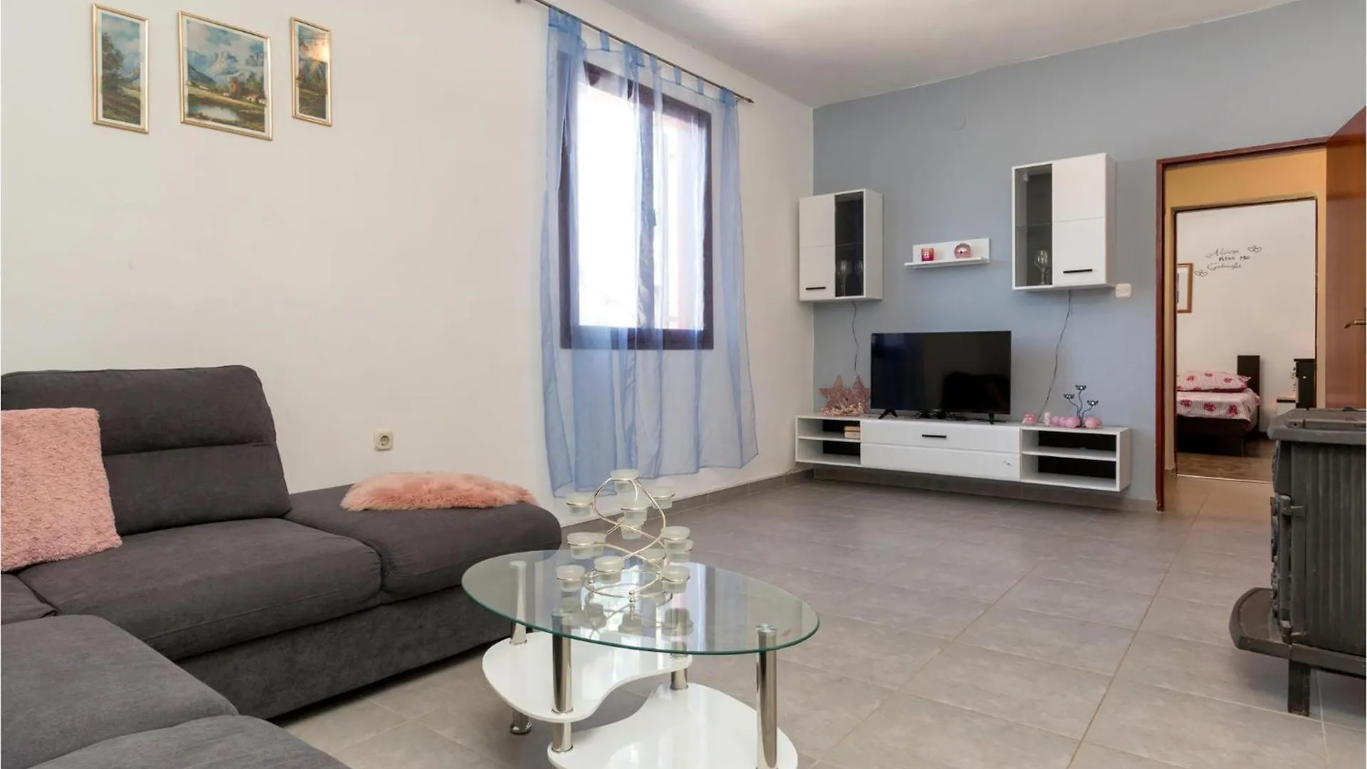 2 Bedroom Beautiful Home In Sikici Pula Holiday home